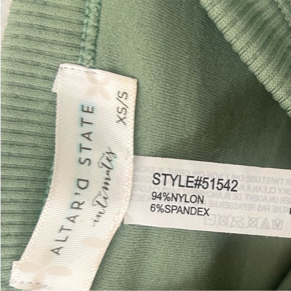 Altar'd State XS Sage Green Textured Crop Top - Picture 3 of 6